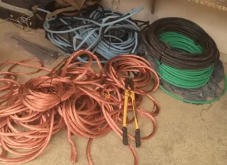 Bandidos continuam causando prejuízos e transtornos com o furto de cabos da rede elétrica em Balneário Gaivota