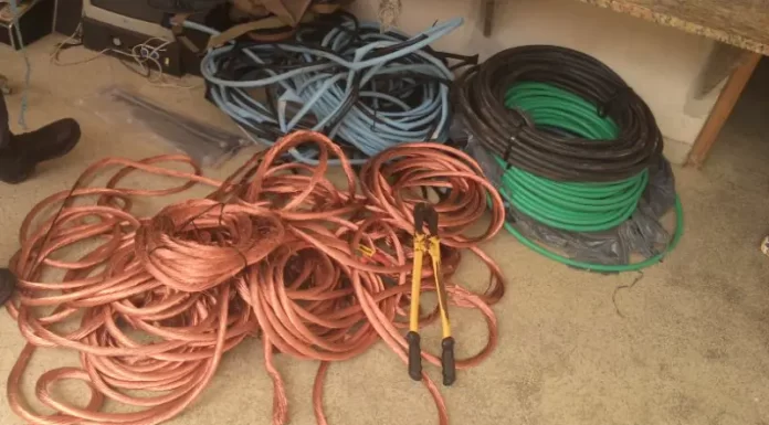 Bandidos continuam causando prejuízos e transtornos com o furto de cabos da rede elétrica em Balneário Gaivota
