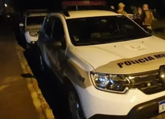 Mãe desesperada busca auxílio da Polícia Militar para filho em surto