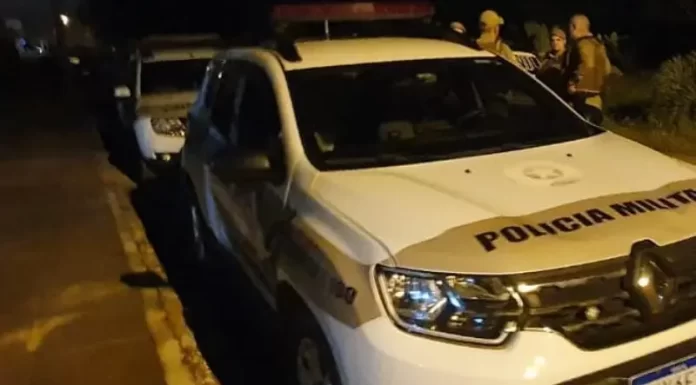 Mãe desesperada busca auxílio da Polícia Militar para filho em surto