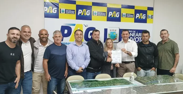 Administração de Balneário Gaivota entrega ordem de serviço para pavimentar ruas no bairro Santa Fé