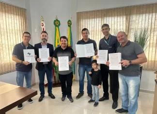 Prefeitura de Praia Grande entrega primeiras matrículas de imóveis regularizados