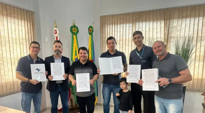 Prefeitura de Praia Grande entrega primeiras matrículas de imóveis regularizados