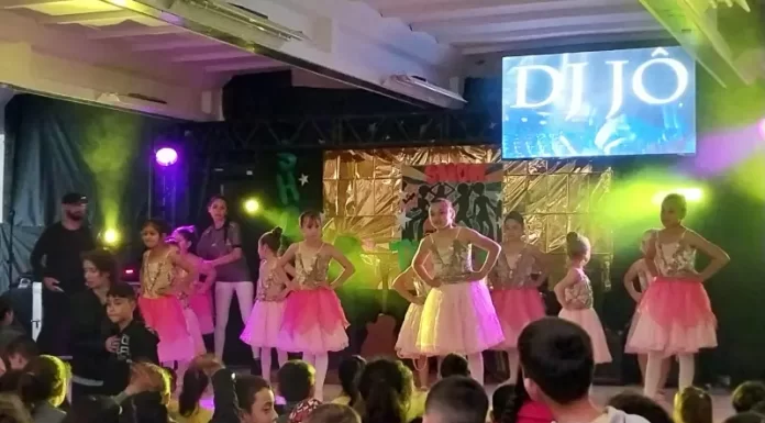 Dia do Estudante na Escola Nilza lota auditório com Show de Talentos