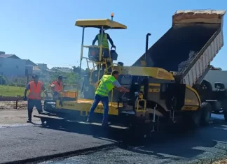 Iniciado o asfaltamento do primeiro quilômetro da Rodovia Caminhos do Mar