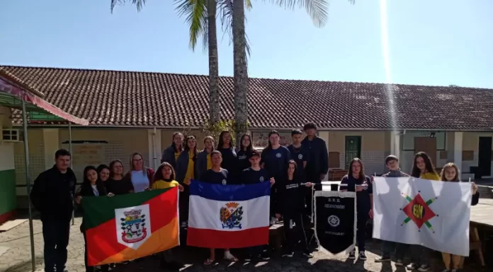 Grêmios Estudantis das Escolas de Sombrio e Siderópolis Promovem Encontro de Integração e Compartilham Experiências