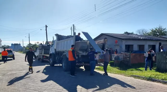 Telhas começaram a ser entregues em Sombrio