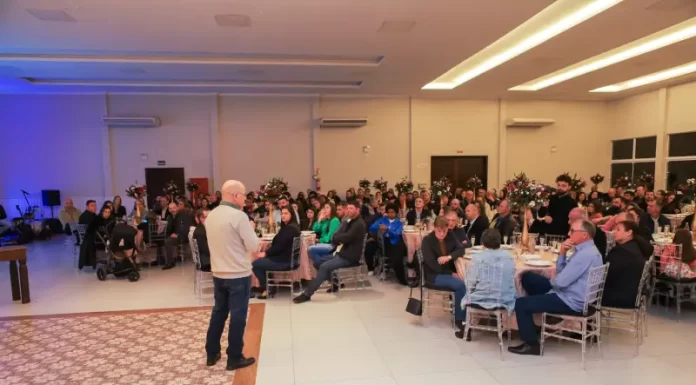 Cooperja homenageia mais de 90 colaboradores por tempo de serviço na cooperativa