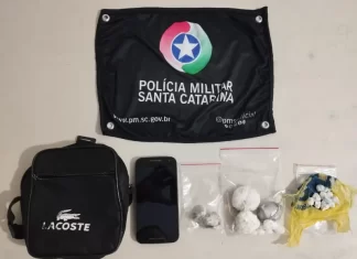 PM conduz suspeito de tráfico de drogas e apreende cocaína em Praia Grande
