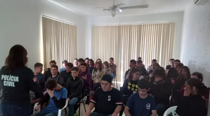 Preparo Jovem: projeto promove encontro entre delegada e futuros profissionais