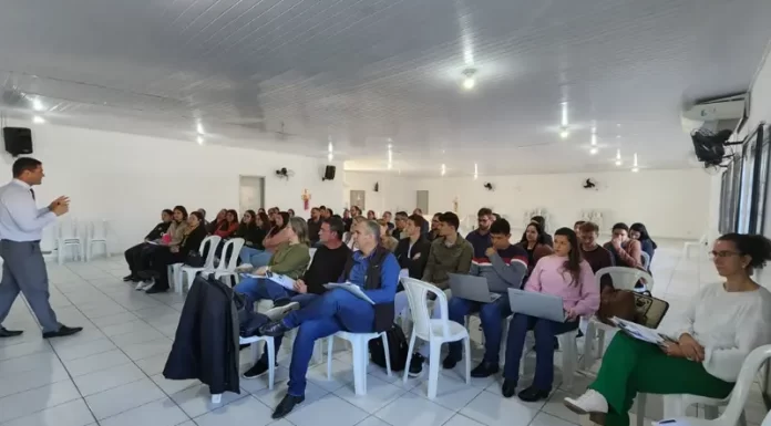 Servidores de Jacinto Machado recebem treinamento sobre nova lei de licitações