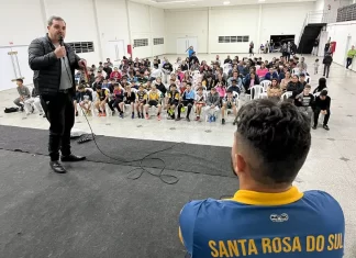 Prefeitura de Santa Rosa do Sul entrega kits atleta a primeiros projetos esportivos