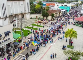 Desfile cívico de Praia Grande reúne grande público