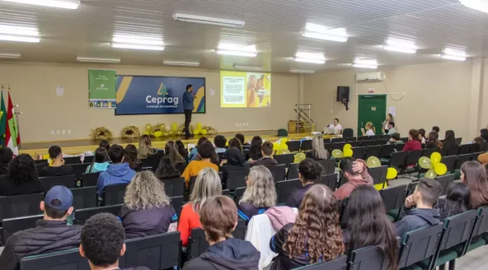 Hospital Nossa Senhora de Fátima promove ação educativa com alunos sobre o Setembro Amarelo