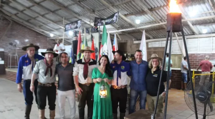 Chama Crioula inflama o tradicionalismo em Balneário Gaivota