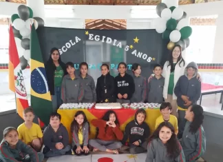 Sombrio: Escola Egídia completa 5 anos com festa