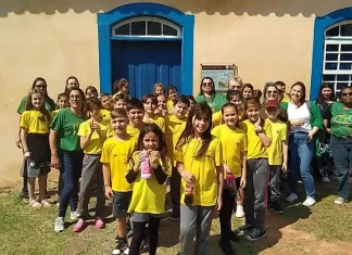 Alunos Sombrienses visitam Laguna na aula de história