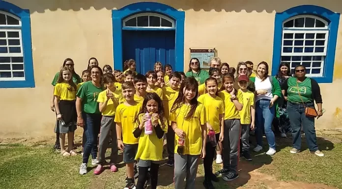 Alunos Sombrienses visitam Laguna na aula de história