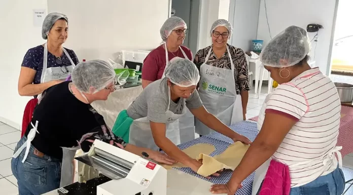 Mais mulheres certificadas em curso de massas em Jacinto Machado