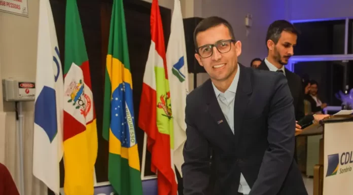 Cerimônia de Troca de Diretoria da CDL de Sombrio Marcada por Emoção e Compromisso com a Comunidade