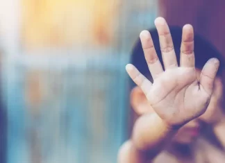 Professora de creche afastada por denúncia de agressão em Turvo