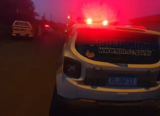 Mulher quebra muro da vizinha após desentendimento