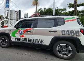 Homem afirma que mulher com medida protetiva o agrediu e danificou seu carro