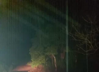 Motorista tem carro arrastado pela correnteza em Praia Grande