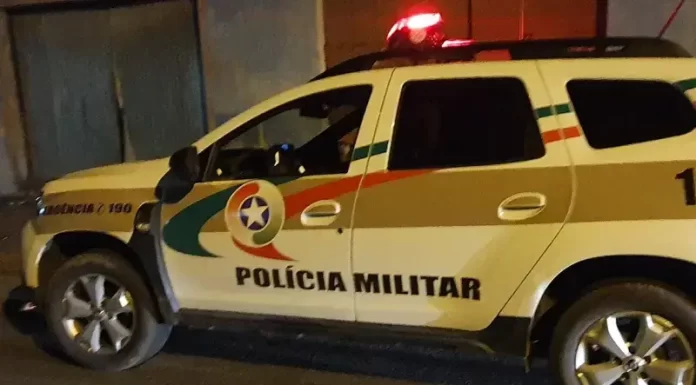 Em Sombrio homem tenta fugir da PM com moto e acaba caindo