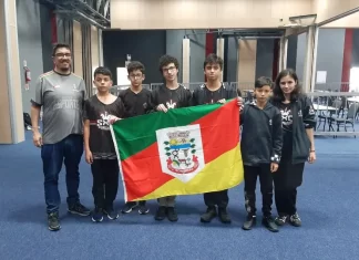 Atletas do handebol e xadrez de Sombrio participam da Olesc