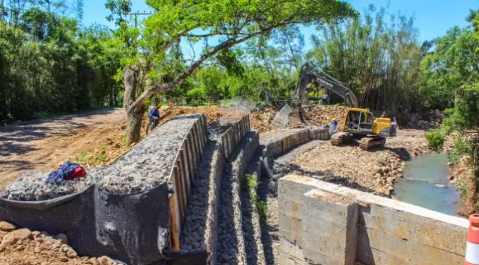 Obras de contenção do Rio Molha Côco vão garantir a segurança dos moradores da Vila Rosa