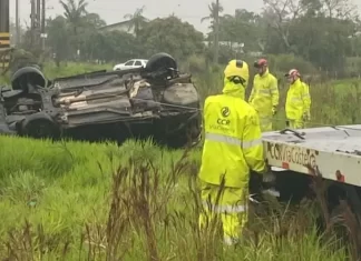 Saída de pista seguida de capotamento foi registrada em São João do Sul
