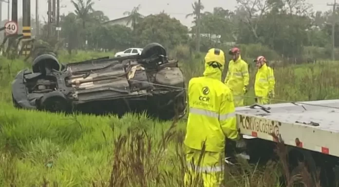 Saída de pista seguida de capotamento foi registrada em São João do Sul