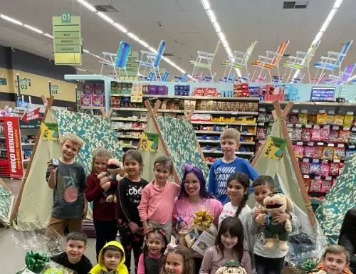 Cooperja realiza acampamento infantil dentro do supermercado