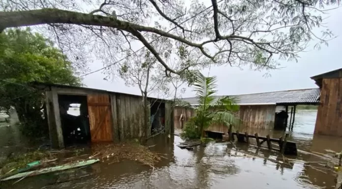 Cheia da lagoa de Sombrio alarma moradores de São João do Sul