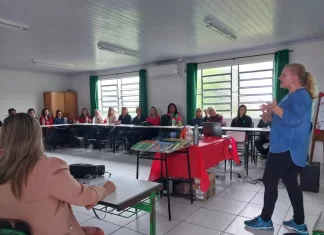 Professores e monitores do Ensino Integral participam de formação em artes