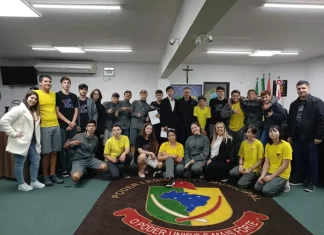 Projeto escolar traz alunos a Câmara de Vereadores de Sombrio