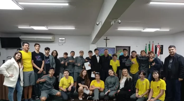 Projeto escolar traz alunos a Câmara de Vereadores de Sombrio