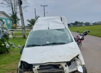 Veículo capota na BR 101 em Sombrio e só para de capotar em Araranguá