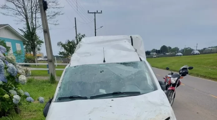 Veículo capota na BR 101 em Sombrio e só para de capotar em Araranguá
