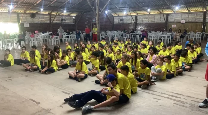 Balneário Gaivota: Projeto Golfinho forma alunos da rede municipal de ensino
