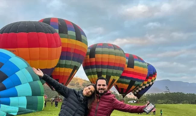 Luciano Camargo comemora 20 anos de casamento em Praia Grande