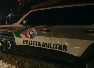 PM flagra condutora não habilitada dirigindo em ziguezague em Sombrio