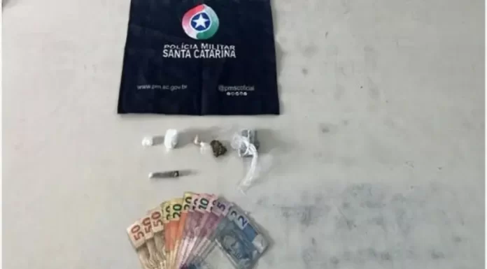 PM apreende drogas e conduz envolvidos em Ararangua
