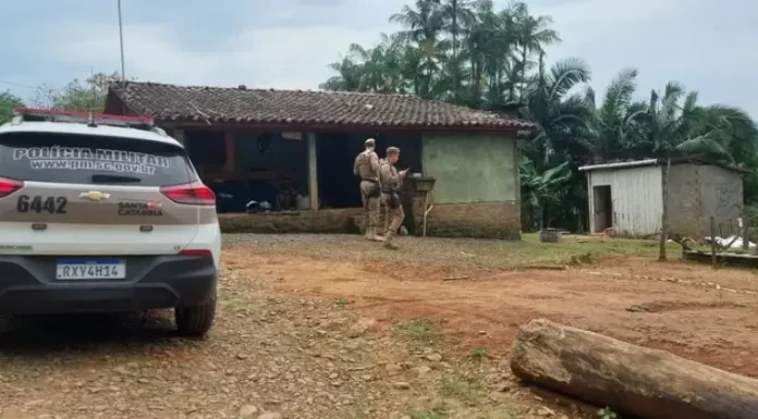 Homem é assassinado a facadas em Turvo