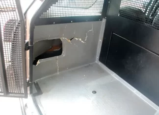 Homem detido pela PM em Sombrio causa danos a viaturas