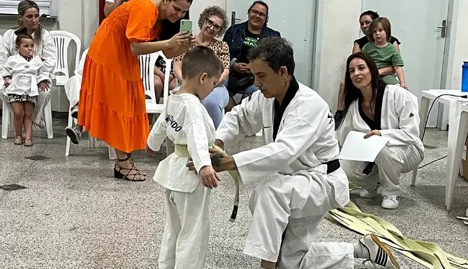 Troca de faixa celebra mais um ano do projeto Criança Feliz de Taekwondo em Santa Rosa do Sul