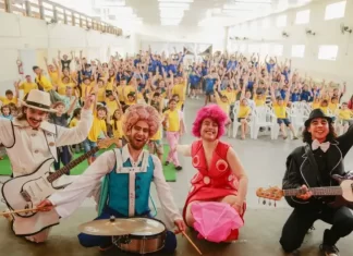 Espetáculo “Arroz e Feijão em: Colapso no Sistema” encanta crianças de Jacinto Machado