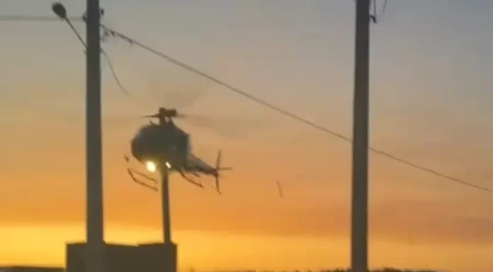 Homem colide moto em poste e fica gravemente ferido em Passo de Torres