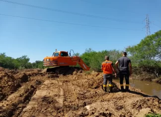 Prefeitura de Sombrio realiza desassoreamento do Rio da Laje